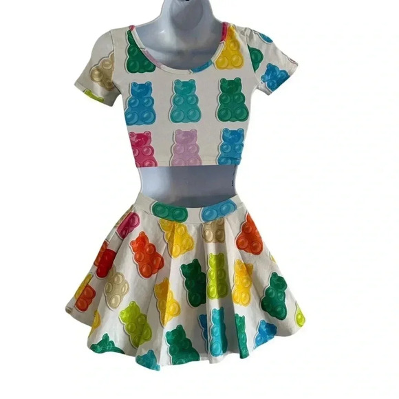 Wild Rich Kids 2 Piece outfit Girls size 11/12 gummy bears